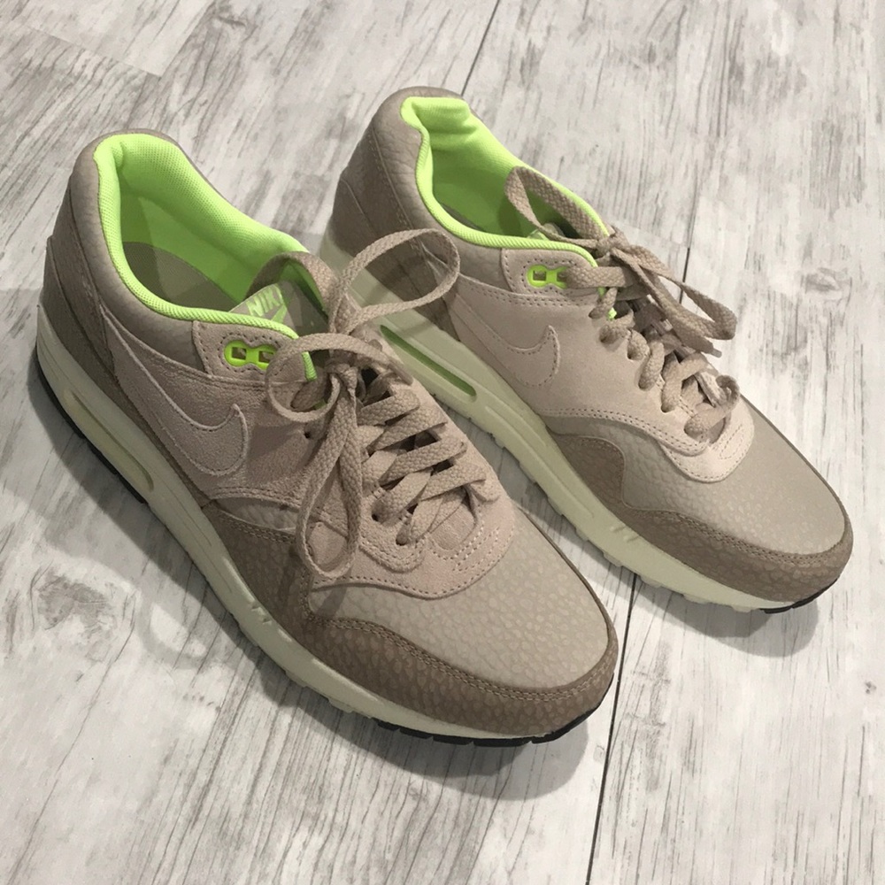 Men’s Nike air max sneakers